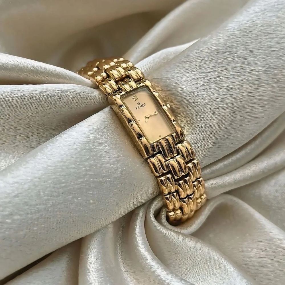 AUTHENTIC VINTAGE FENDI GOLD WATCH - Picture 2 of 8